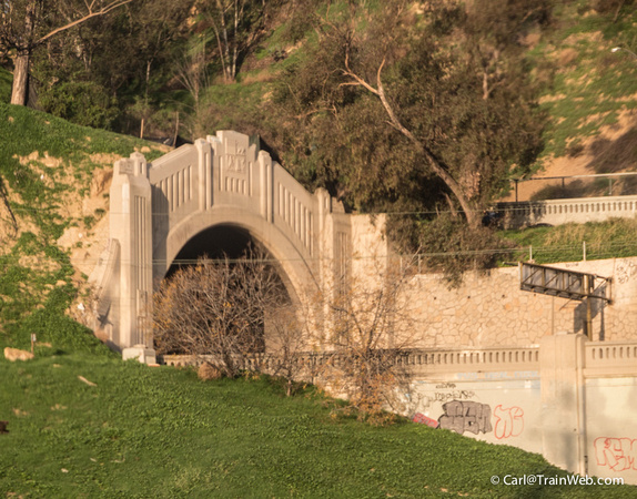 Original freeway tunnel above the river, unseen by the usual northbound Surfliner.