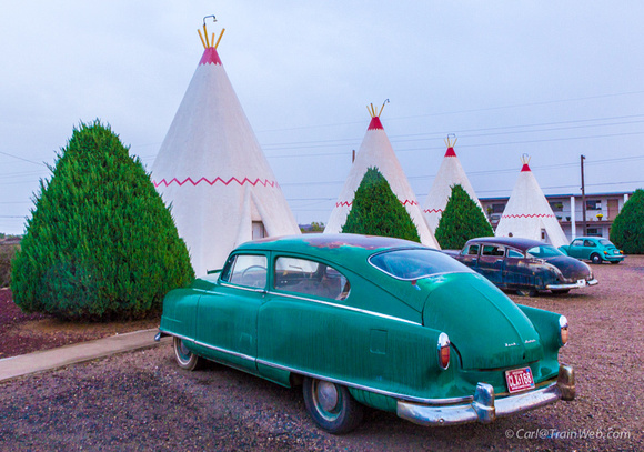 Wigwam Motel has not-so-classic cars in front of each unit.